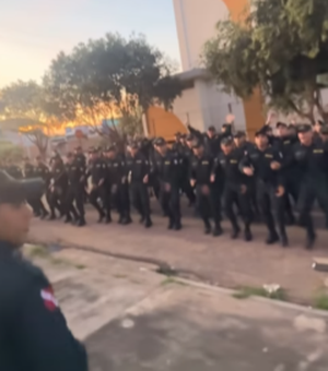 Policial em formação presta homenagem à mãe e emociona redes
