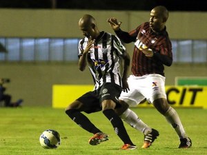 Na estréia de Walter, Atlético-PR é derrotado pelo Tupi-MG