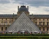 Ladrões invadem museu do Louvre e roubam joias de Napoleão