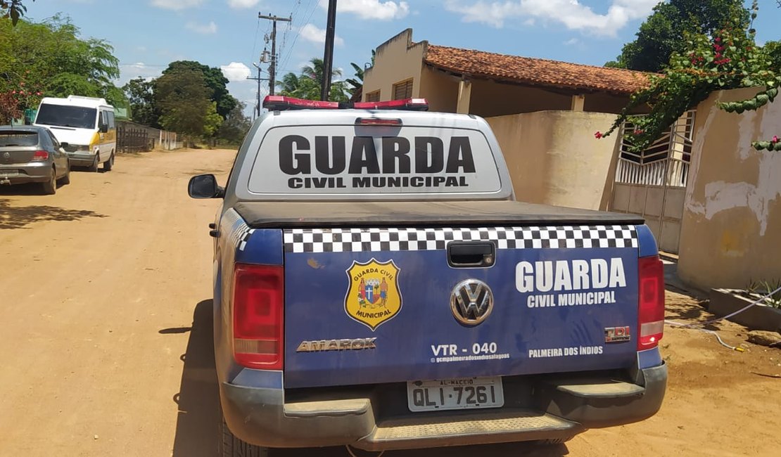 Homem embriagado invade escola em Palmeira de Fora