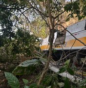 Sobrevivente deixa ônibus segundos antes do veículo cair em ribanceira e relata momento