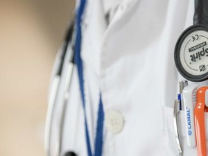 Médico que descobriu coronavírus morre da doença aos 34 anos