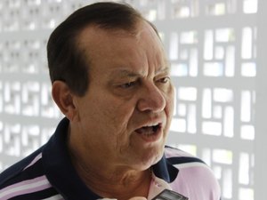 Direção do CSA acerta base contratual com novo técnico do clube para 2016