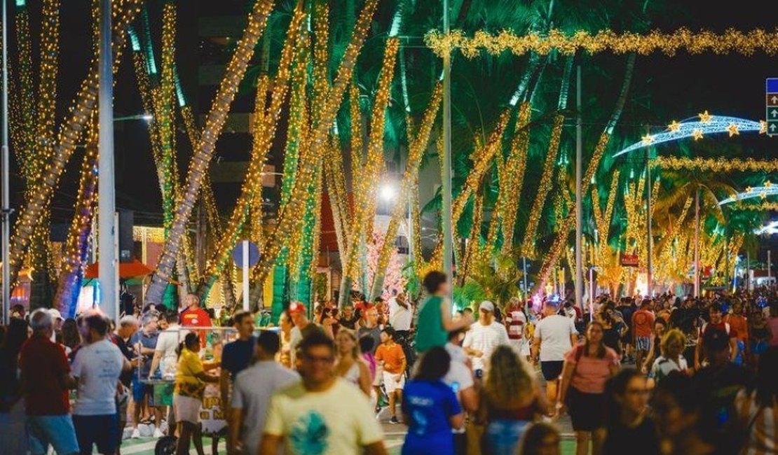 Iluminação de Natal impulsiona a economia e fortalece ambulantes de Maceió