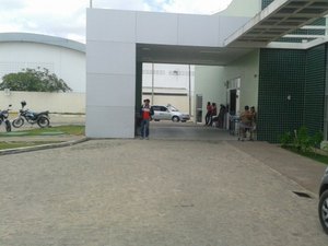 Adolescente de 15 anos sofre tentativa de latrocínio