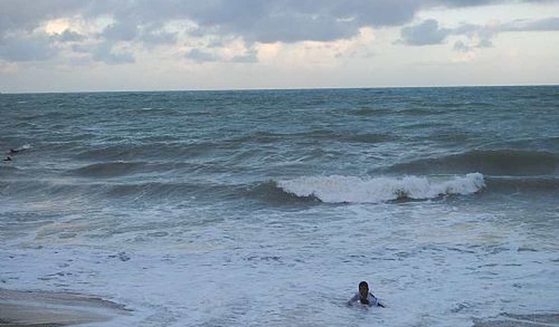 Ondas podem chegar a 3,5 metros até quinta no Litoral