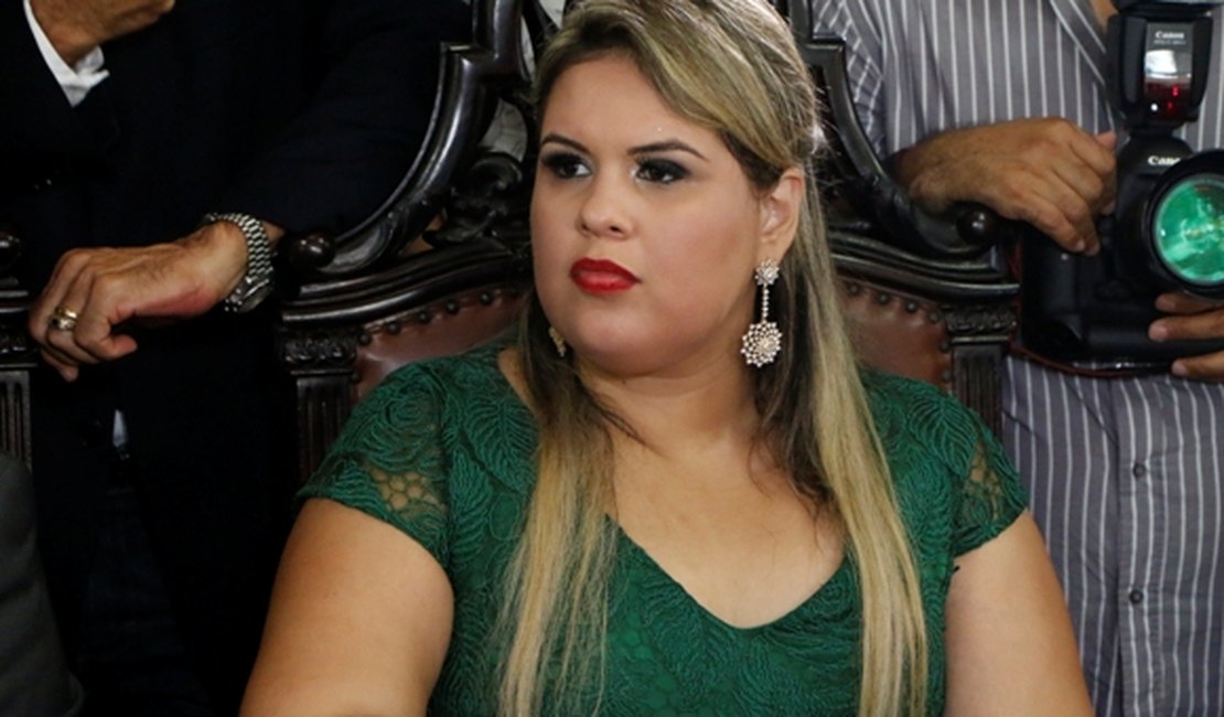 Senador Renan pede retorno de Melina Freitas para a Cultura