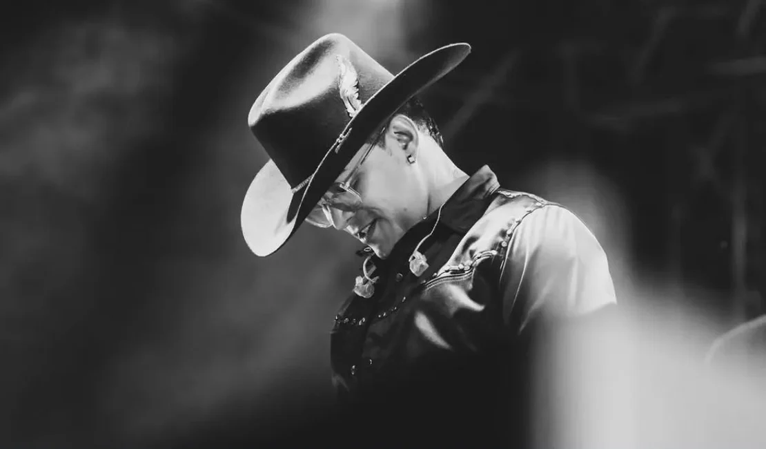 Cantor colombiano Yeison Jiménez morre em acidente aéreo