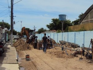 Casal substitui mais de 130 metros de redes de esgoto em bairros de Maceió
