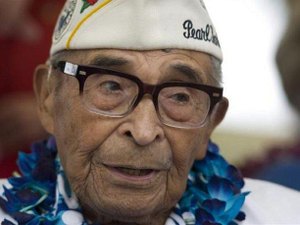 Sobrevivente mais velho de Pearl Harbor morre aos 106 anos