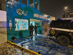 Casal é preso por furto em clínica veterinária e pet-shop em Maceió