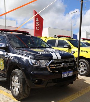 Homem armado com facão ameaça vizinhos e causa danos em residência em Penedo