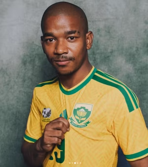 Morre jogador da seleção da África do Sul que participou da Copa do Mundo de 2026