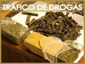 Polícia prende acusados de tráfico de drogas