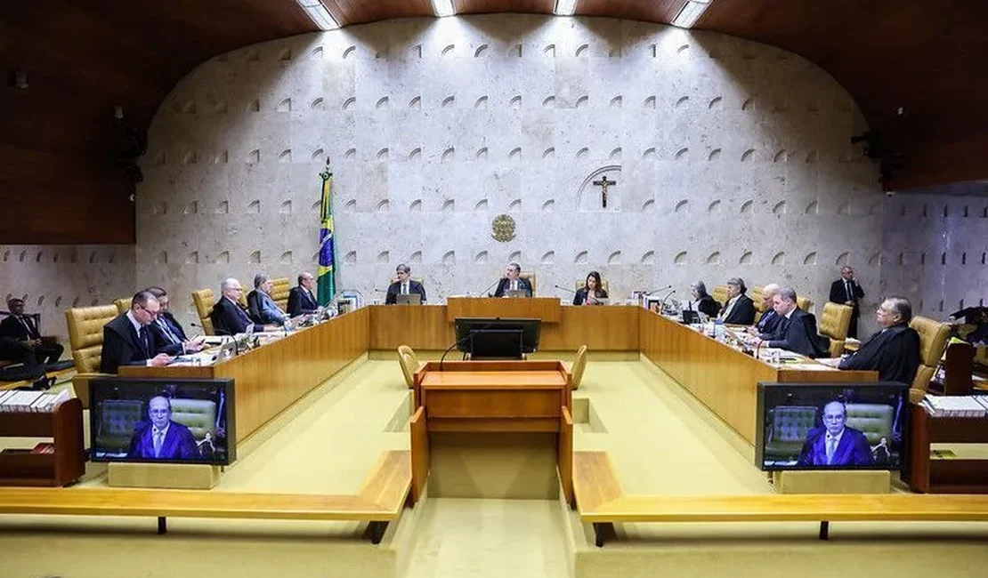 Silêncio de Fachin alarma integrantes do STF que pregam defesa de Moraes