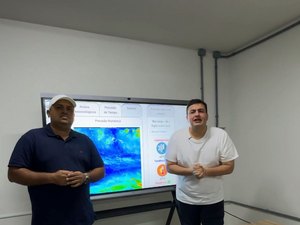 Prefeito Carlos tranquiliza população de Rio Largo e reforça ações emergenciais diante das fortes chuvas