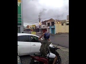 Cabos de telefonia pegam fogo e rua principal do Jacintinho é interditada