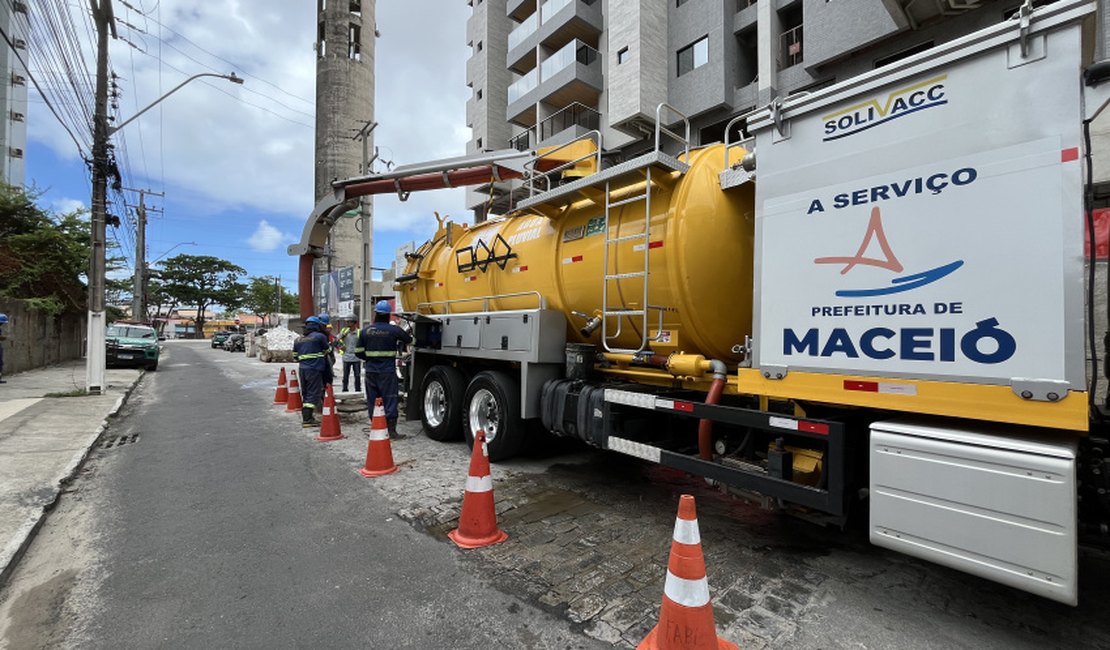 Operação Línguas Sujas flagra despejo de concreto em galeria de águas pluviais