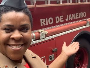 Bombeiros ofendem Cacau Protásio após cena em corporação e ela chora