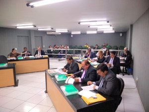 Vereadores aprovam apenas 5% da suplementação orçamentária solicitada pela prefeita Fabiana Pessoa