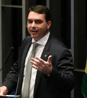 PGR pede que Flávio Bolsonaro seja ouvido por calúnia contra Lula