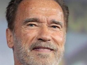 Arnold Schwarzenegger sofre acidente de carro em Los Angeles