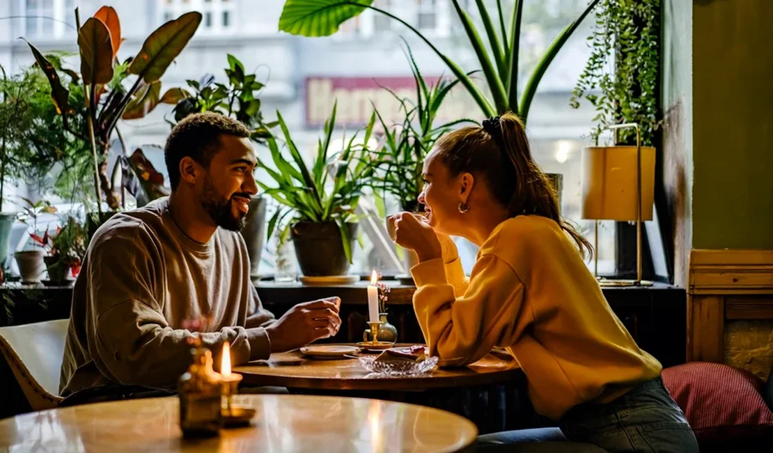 “Toque de recolher” em encontro romântico faz homem cancelar date