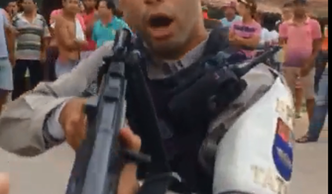 Vídeo: população reclama da agressividade de policias durante operação de ordenamento