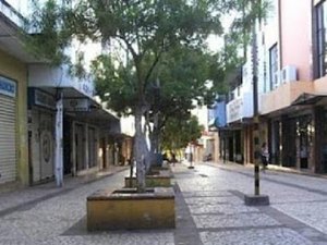 Após Sindilojas divulgar abertura do comércio na segunda, prefeitura de Palmeira corrige decreto