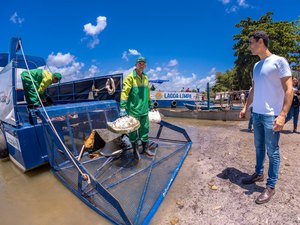 JHC lança ecoboat para atuar na limpeza da lagoa