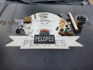Operação prende cinco pessoas por tráfico de drogas, em Penedo
