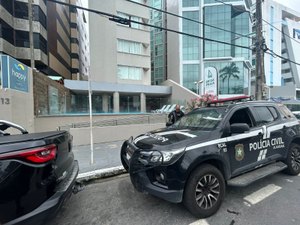 Homem usa documento falso em hotel na Pajuçara e polícia descobre mandados de roubo contra ele