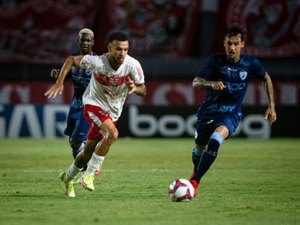 CRB vence o Londrina e cola no G4