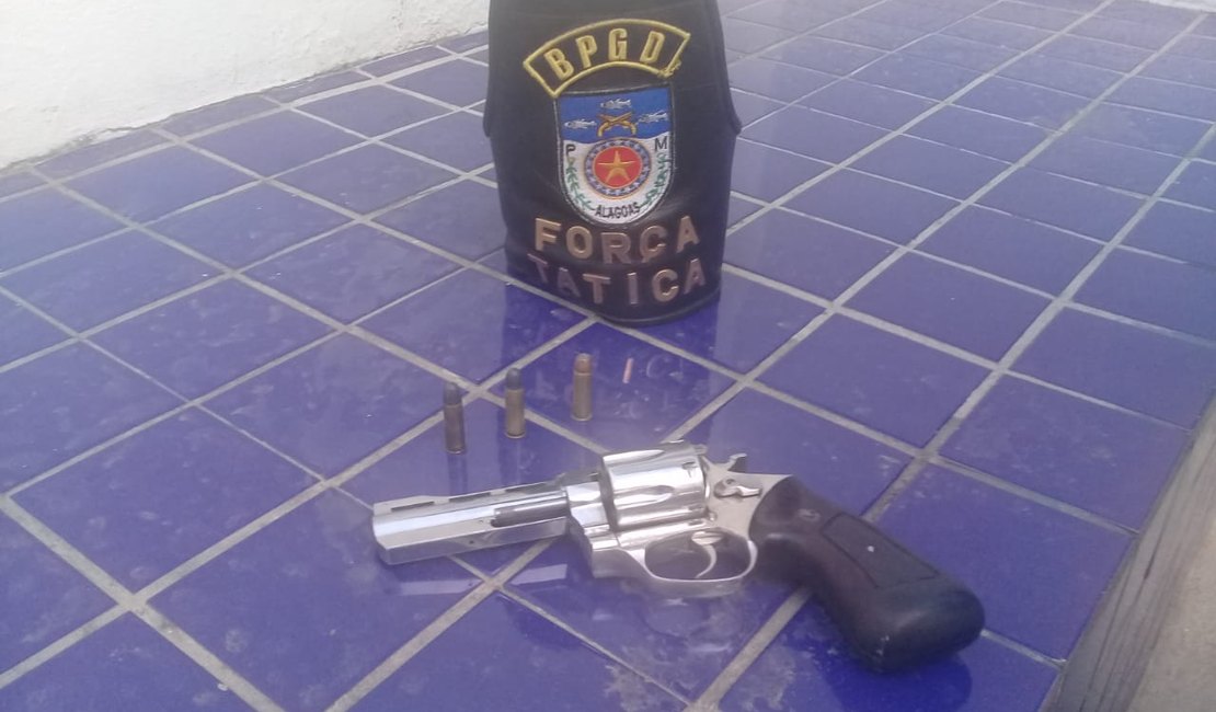 Arma de fogo é encontrada em telhado de residência na parte alta de Maceió 