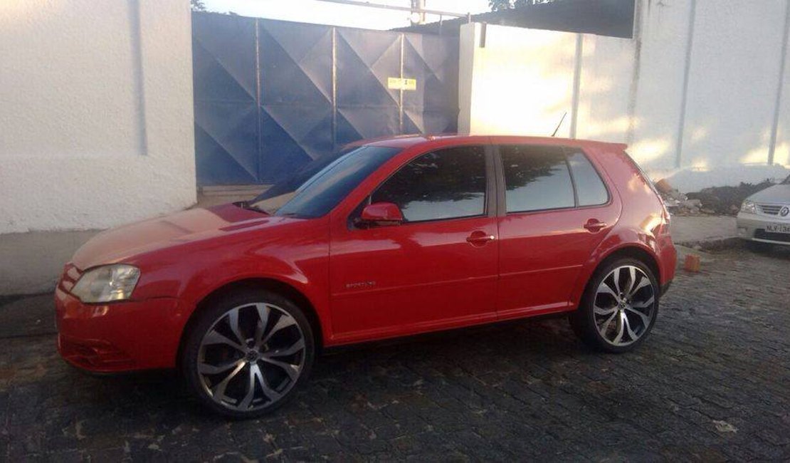 Acusados de praticar assaltos são presos em Maceió com carro roubado