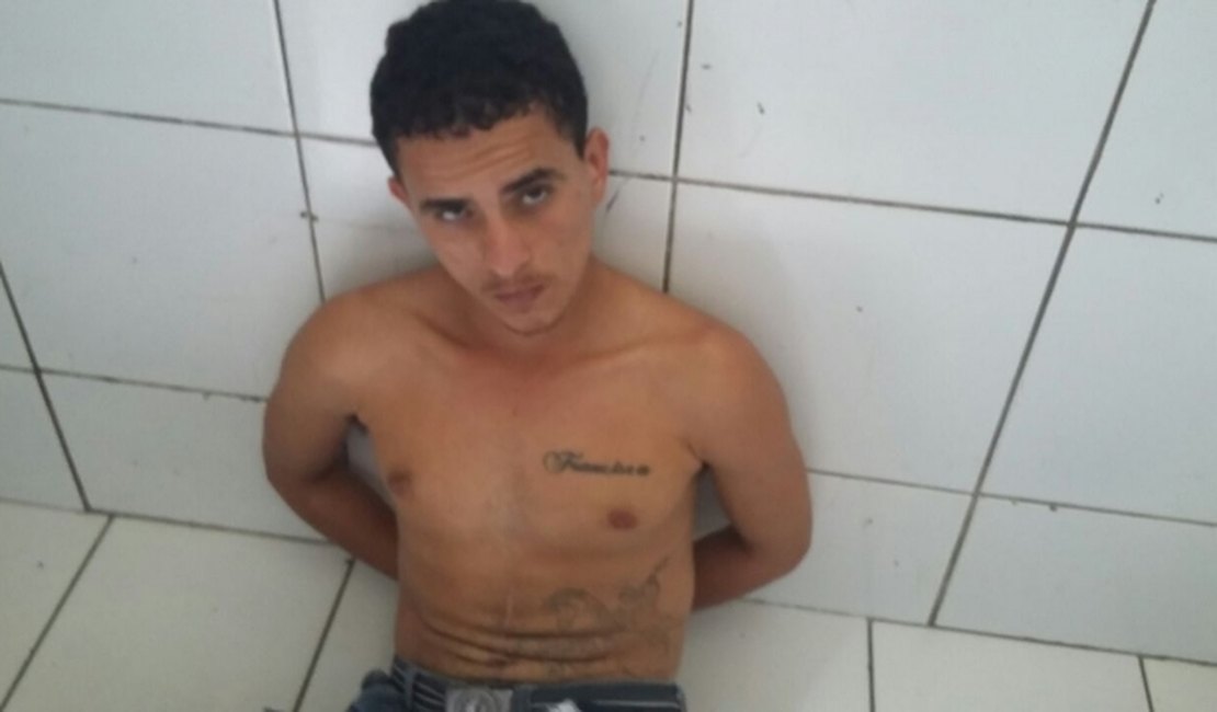 Jovem é preso com arma de fogo e munições intactas durante abordagem policial