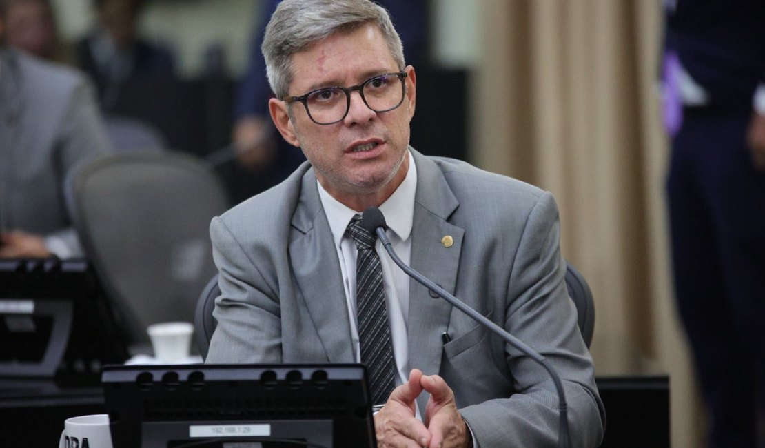 Cabo Bebeto é o único a votar contra projetos de suplementação que somam mais de R$ 25 milhões