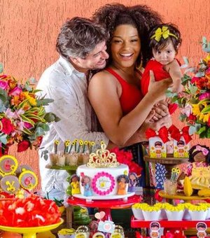 Juliana Alves faz festa para comemorar 6 meses da filha