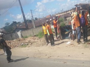 Operação de desapropriação demole imóveis construídos às margens da BR-104