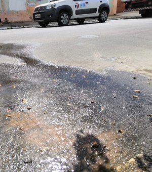 [Vídeo] Quatro vazamentos de água são registrados na Rua Possidônio Nunes, no Centro de Arapiraca