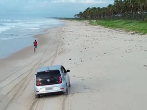 Condutor de carro que ‘passeou’ na Praia do Francês é multado em R$ 15 mil