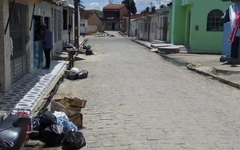 Lixo se acumula nas ruas de Matriz de Camaragibe