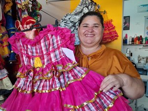 [Vídeo] Look junino aquece as vendas no comércio e gera renda para costureiras em Arapiraca