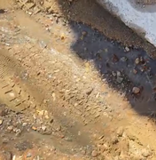 [Vídeo] Moradora denuncia esgoto a céu aberto após obra em Arapiraca
