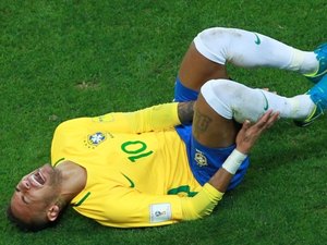 'Novo Neymar' mostra irritação, não decide e ignora até torcida na seleção