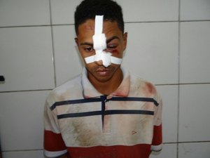 Assaltante é agredido por populares e preso após roubar celular de mulher no Jaraguá