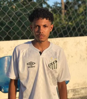 Jovem é assassinado enquanto bebia com amigos em vestiário de campo de futebol em Maragogi