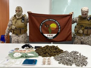 Dupla com arma e drogas é presa durante operação da PM em Olivença