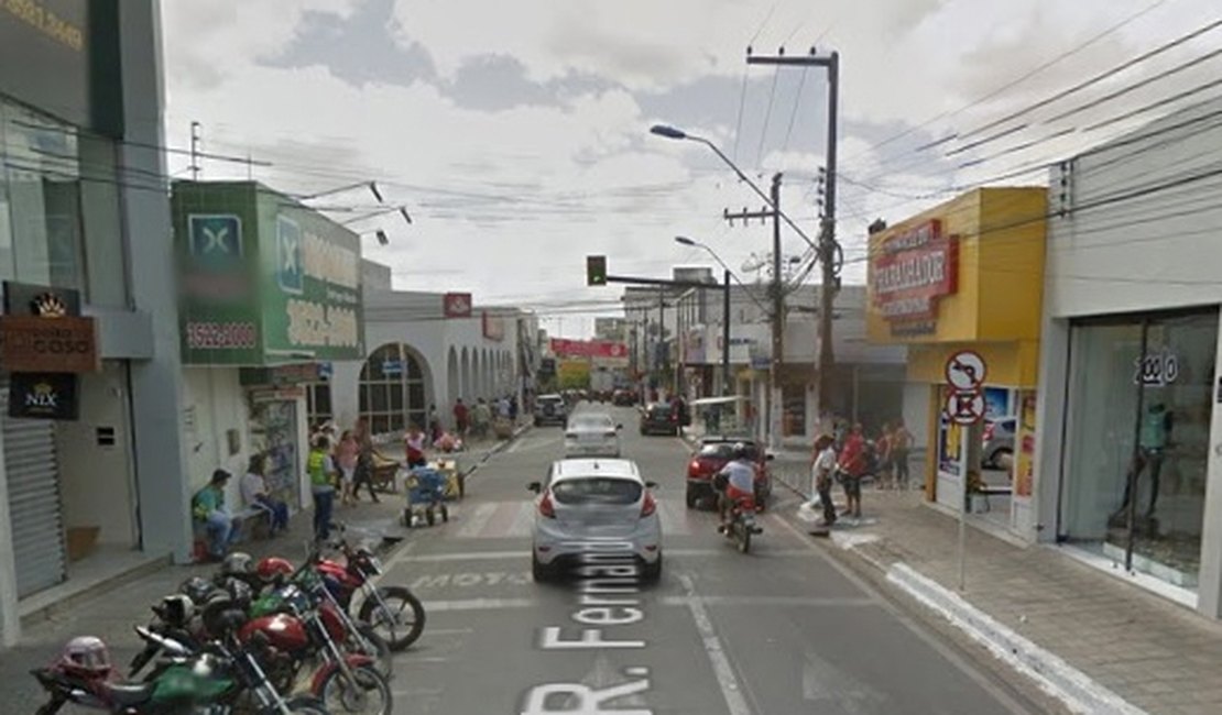 Indivíduo rouba farmácia no centro de Arapiraca