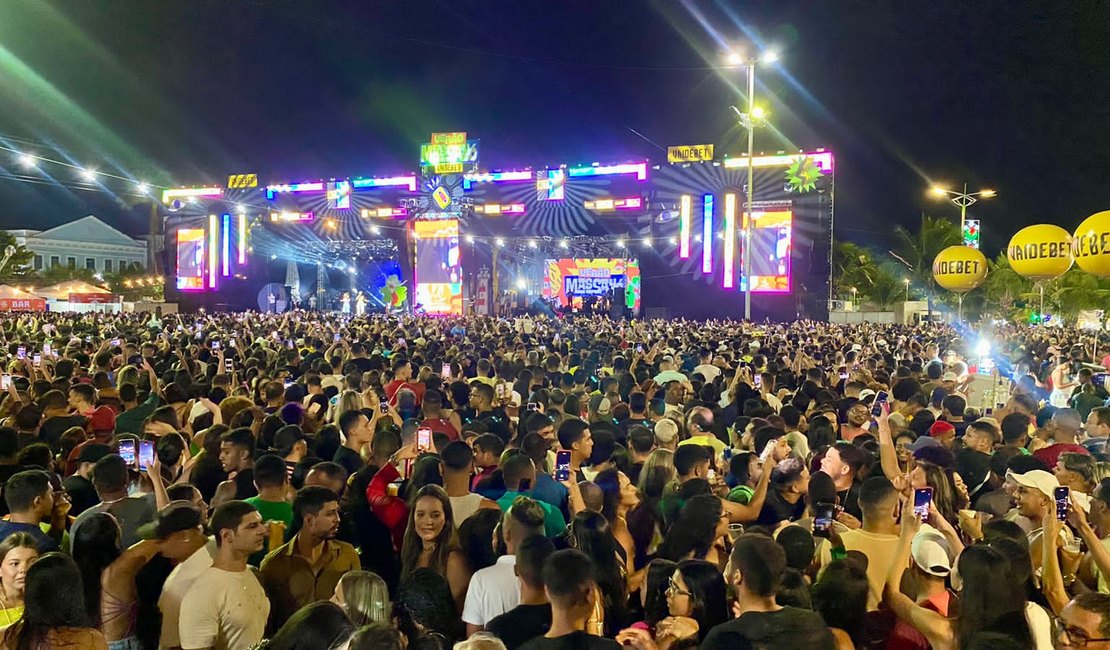 Dennis DJ transforma estacionamento do Jaraguá em grande baile funk